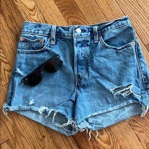 Never worn Levi jean shorts